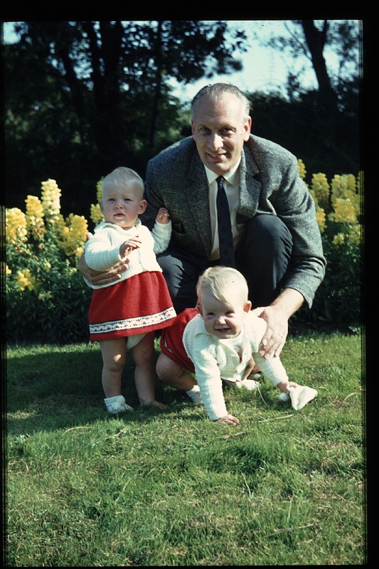 47.Zuiderpark sep 1964 Papa,Brigitte,Marion.JPG